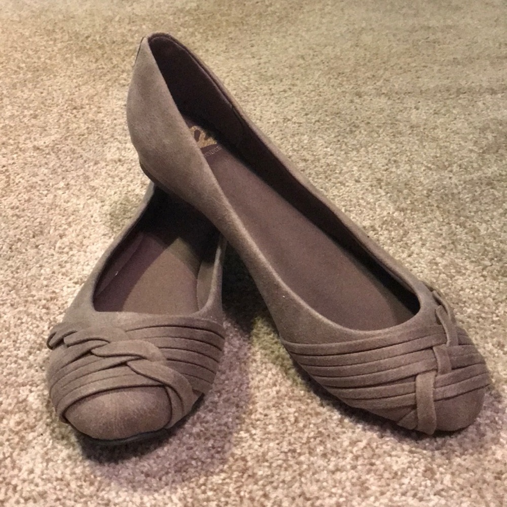 Fergalicious flats. Freelove-T